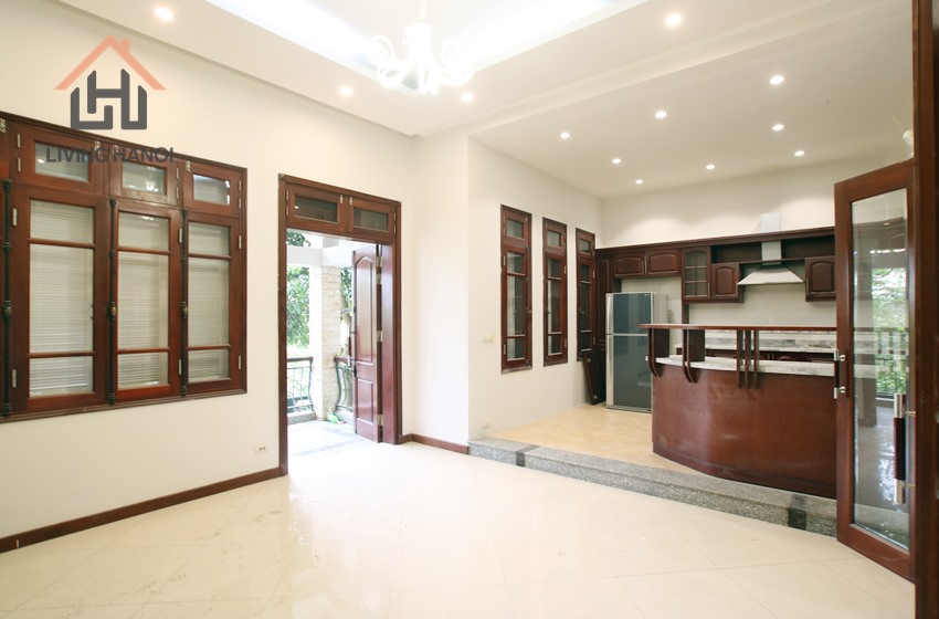 CONTEMPORARY FAMILY LIVING IN GREAT Tay Ho LOCATION CONTEMPORARY FAMILY LIVING IN GREAT Tay Ho LOCATION