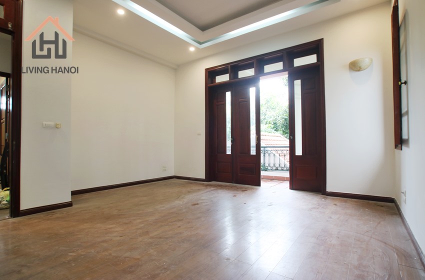 CONTEMPORARY FAMILY LIVING IN GREAT Tay Ho LOCATION CONTEMPORARY FAMILY LIVING IN GREAT Tay Ho LOCATION