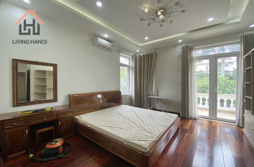 Corner villa with 4 bedrooms and yard in Ciputra, Hanoi Corner villa with 4 bedrooms and yard in Ciputra, Hanoi