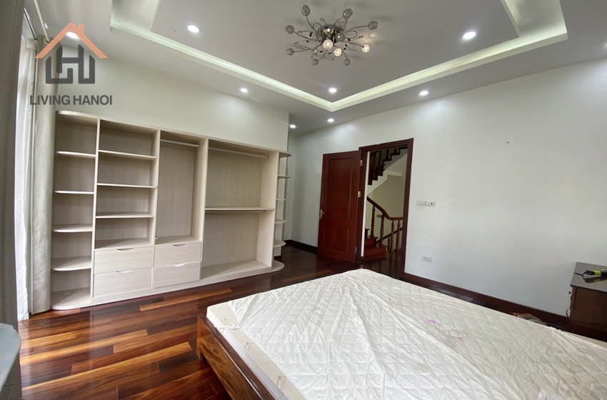Corner villa with 4 bedrooms and yard in Ciputra, Hanoi Corner villa with 4 bedrooms and yard in Ciputra, Hanoi