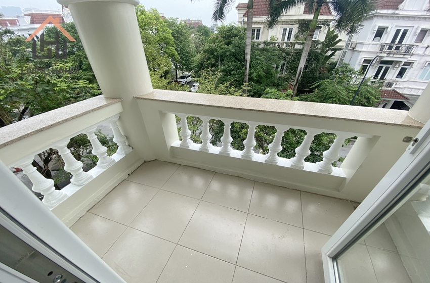 Corner villa with 4 bedrooms and yard in Ciputra, Hanoi Corner villa with 4 bedrooms and yard in Ciputra, Hanoi