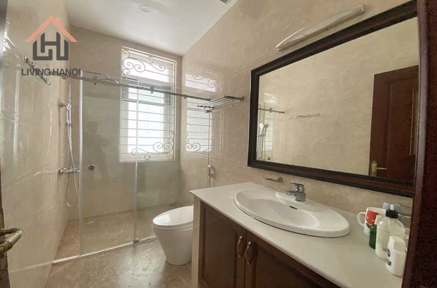 Corner villa with 4 bedrooms and yard in Ciputra, Hanoi Corner villa with 4 bedrooms and yard in Ciputra, Hanoi