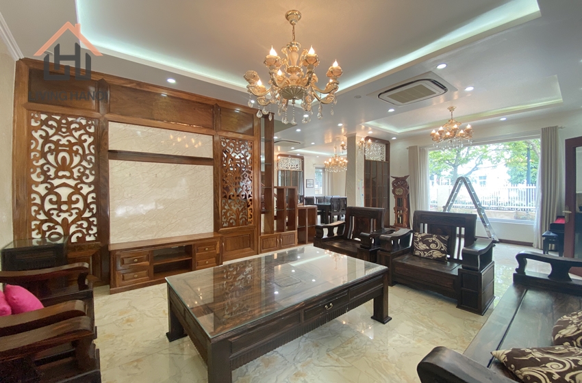 Corner villa with 4 bedrooms and yard in Ciputra, Hanoi Corner villa with 4 bedrooms and yard in Ciputra, Hanoi