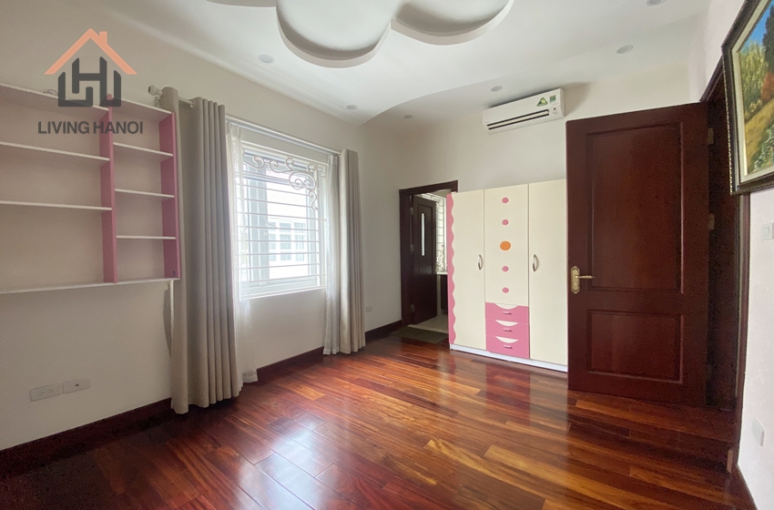 Corner villa with 4 bedrooms and yard in Ciputra, Hanoi Corner villa with 4 bedrooms and yard in Ciputra, Hanoi