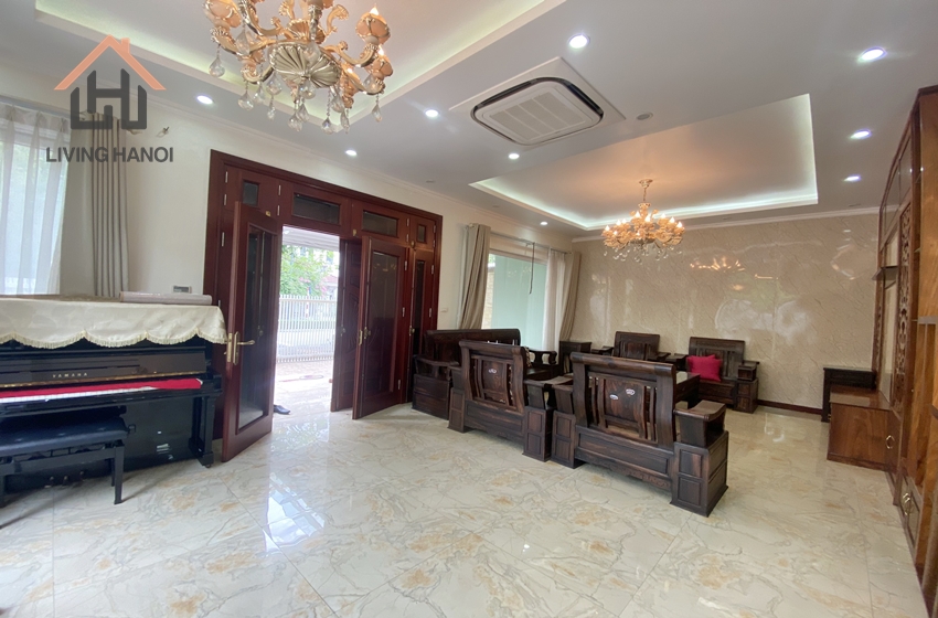 Corner villa with 4 bedrooms and yard in Ciputra, Hanoi Corner villa with 4 bedrooms and yard in Ciputra, Hanoi