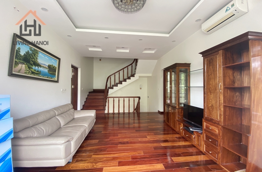 Corner villa with 4 bedrooms and yard in Ciputra, Hanoi Corner villa with 4 bedrooms and yard in Ciputra, Hanoi