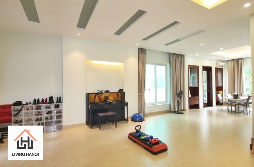 Fully-furnished 04 bedroom house for rent in Vinhomes Riverside, Long Bien Fully-furnished 04 bedroom house for rent in Vinhomes Riverside, Long Bien