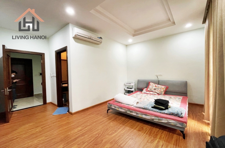 Fully-furnished 04 bedroom house for rent in Vinhomes Riverside, Long Bien Fully-furnished 04 bedroom house for rent in Vinhomes Riverside, Long Bien