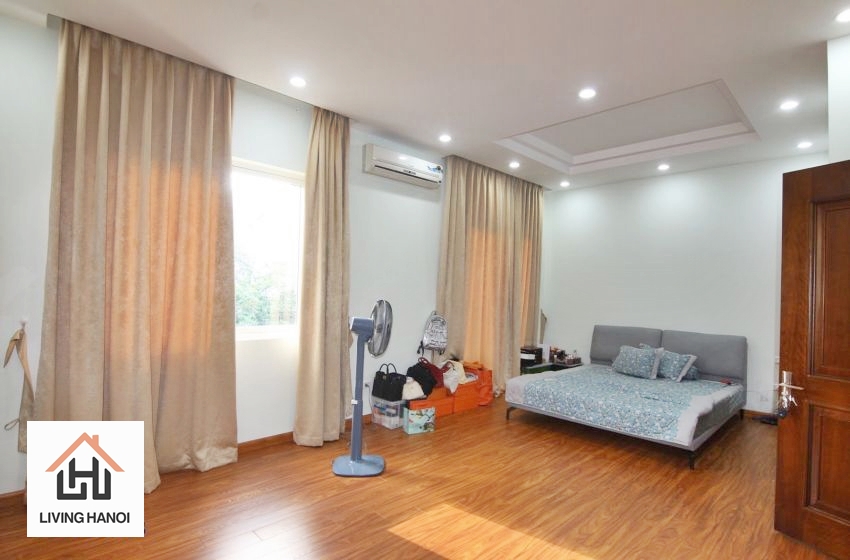 Fully-furnished 04 bedroom house for rent in Vinhomes Riverside, Long Bien Fully-furnished 04 bedroom house for rent in Vinhomes Riverside, Long Bien