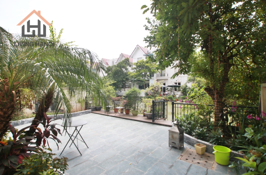 Fully-furnished house with lakeview for rent in Vinhomes Riverside, Hanoi Fully-furnished house with lakeview for rent in Vinhomes Riverside, Hanoi