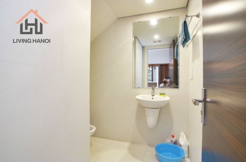 Fully-furnished house with lakeview for rent in Vinhomes Riverside, Hanoi Fully-furnished house with lakeview for rent in Vinhomes Riverside, Hanoi