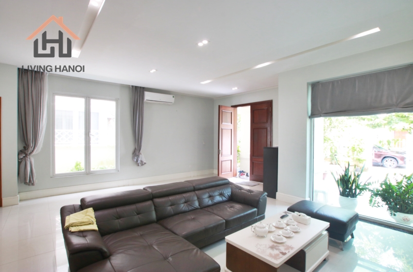 Fully-furnished house with lakeview for rent in Vinhomes Riverside, Hanoi Fully-furnished house with lakeview for rent in Vinhomes Riverside, Hanoi