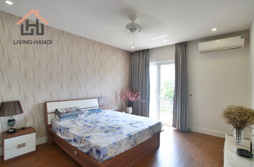 Fully-furnished house with lakeview for rent in Vinhomes Riverside, Hanoi Fully-furnished house with lakeview for rent in Vinhomes Riverside, Hanoi
