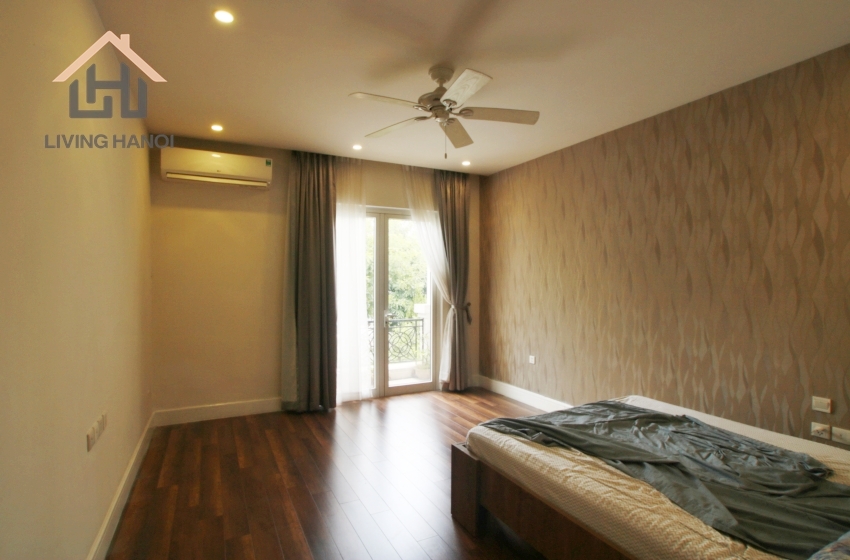 Fully-furnished house with lakeview for rent in Vinhomes Riverside, Hanoi Fully-furnished house with lakeview for rent in Vinhomes Riverside, Hanoi