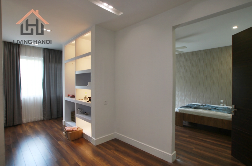 Fully-furnished house with lakeview for rent in Vinhomes Riverside, Hanoi Fully-furnished house with lakeview for rent in Vinhomes Riverside, Hanoi