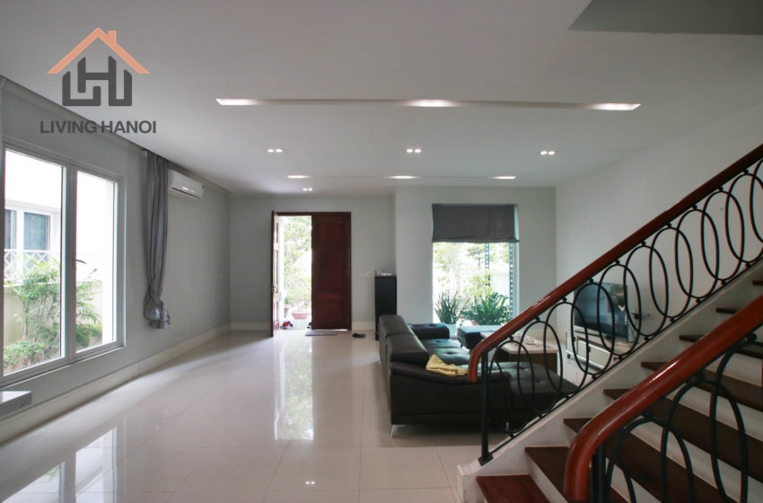 Fully-furnished house with lakeview for rent in Vinhomes Riverside, Hanoi Fully-furnished house with lakeview for rent in Vinhomes Riverside, Hanoi