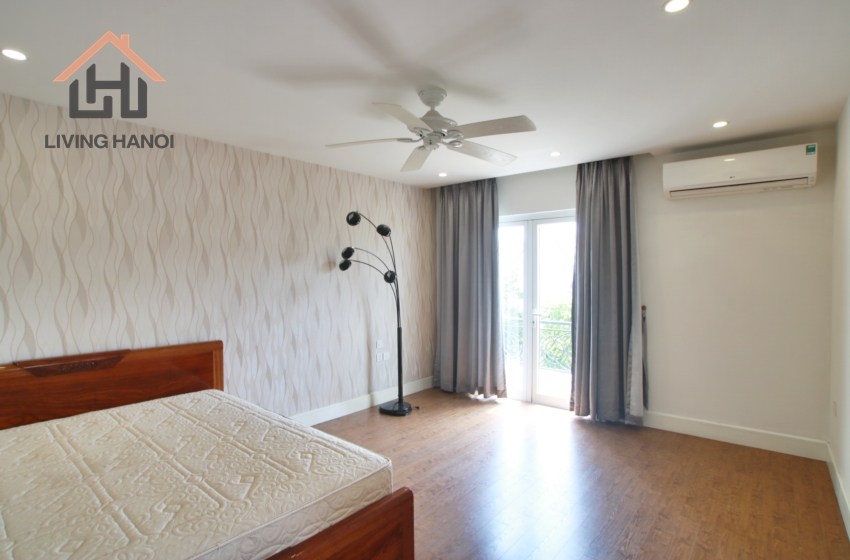 Fully-furnished house with lakeview for rent in Vinhomes Riverside, Hanoi Fully-furnished house with lakeview for rent in Vinhomes Riverside, Hanoi