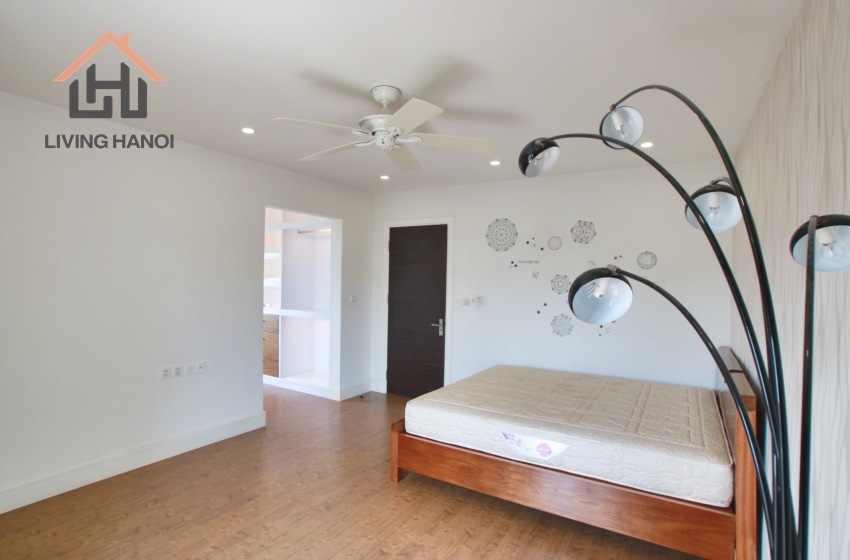 Fully-furnished house with lakeview for rent in Vinhomes Riverside, Hanoi Fully-furnished house with lakeview for rent in Vinhomes Riverside, Hanoi