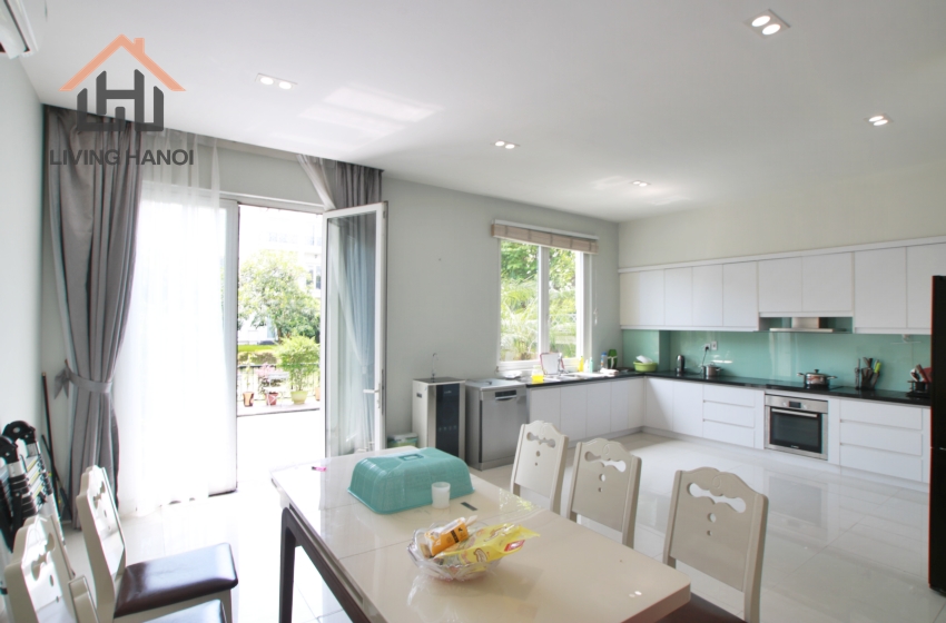 Fully-furnished house with lakeview for rent in Vinhomes Riverside, Hanoi Fully-furnished house with lakeview for rent in Vinhomes Riverside, Hanoi