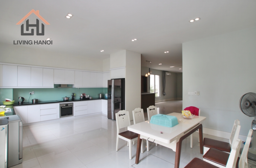 Fully-furnished house with lakeview for rent in Vinhomes Riverside, Hanoi Fully-furnished house with lakeview for rent in Vinhomes Riverside, Hanoi