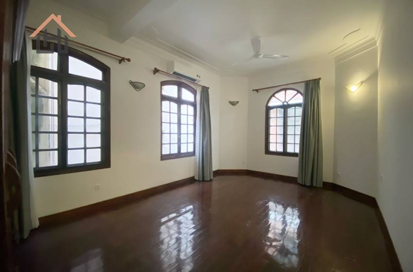 House with yard for rent with 5 bedrooms, Tay Ho, Hanoi House with yard for rent with 5 bedrooms, Tay Ho, Hanoi