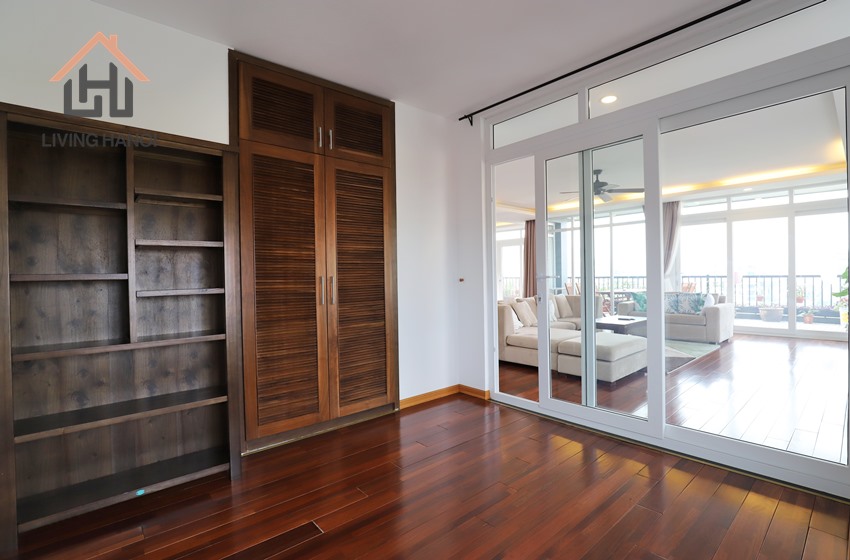 Lake-view 04 bedroom apartment for rent in Tay Ho, Hanoi Lake-view 04 bedroom apartment for rent in Tay Ho, Hanoi