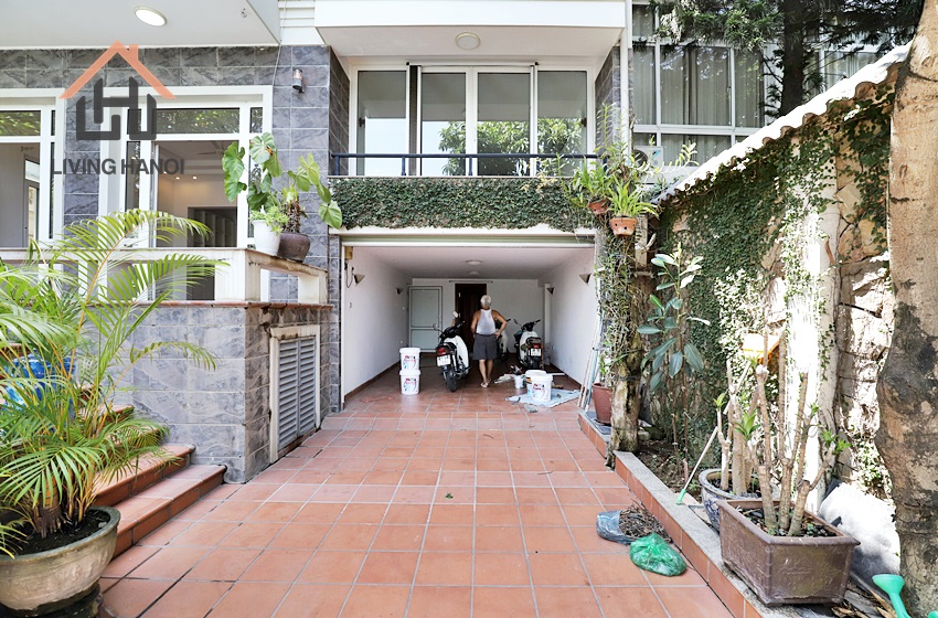 Lakefront villa with pool in Tay Ho, Hanoi Lakefront villa with pool in Tay Ho, Hanoi
