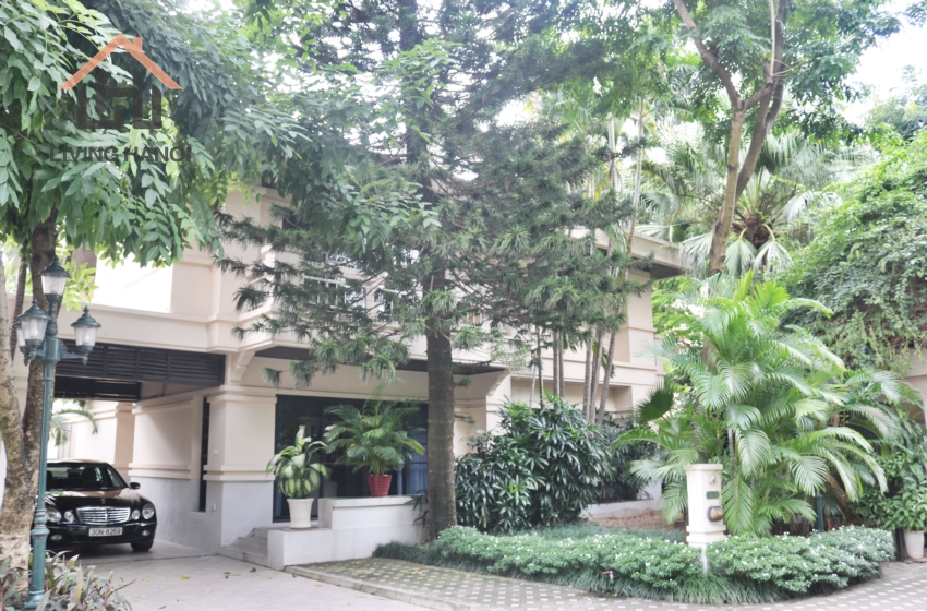 Luxury villa in a quite and secure location in Tay Ho, Hanoi Luxury villa in a quite and secure location in Tay Ho, Hanoi