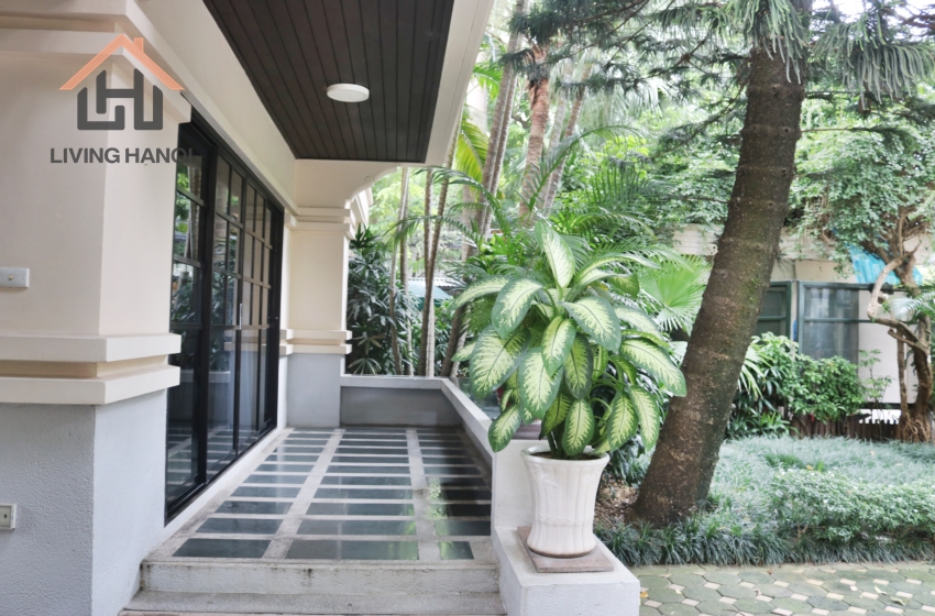 Luxury villa in a quite and secure location in Tay Ho, Hanoi Luxury villa in a quite and secure location in Tay Ho, Hanoi