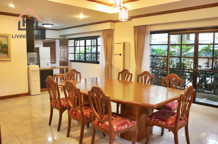 Luxury villa in a quite and secure location in Tay Ho, Hanoi Luxury villa in a quite and secure location in Tay Ho, Hanoi