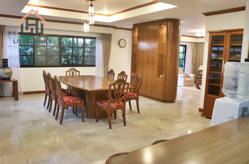 Luxury villa in a quite and secure location in Tay Ho, Hanoi Luxury villa in a quite and secure location in Tay Ho, Hanoi
