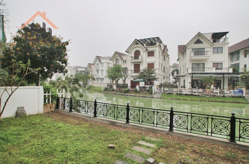 Modern villa for rent in Vinhomes Riverside, Long Bien District, Hanoi. Modern villa for rent in Vinhomes Riverside, Long Bien District, Hanoi.