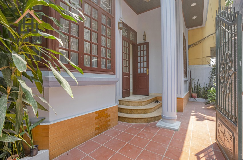 Nice 5 bedroom house for rent in Tay Ho, Hanoi Nice 5 bedroom house for rent in Tay Ho, Hanoi