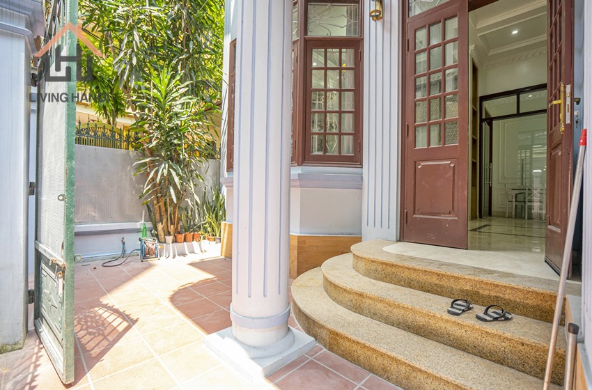 Nice 5 bedroom house for rent in Tay Ho, Hanoi Nice 5 bedroom house for rent in Tay Ho, Hanoi