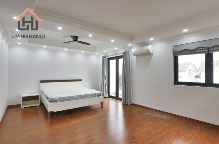 Nice and bright villa with lake view for rent in Vinhome Riverside, Hanoi Nice and bright villa with lake view for rent in Vinhome Riverside, Hanoi