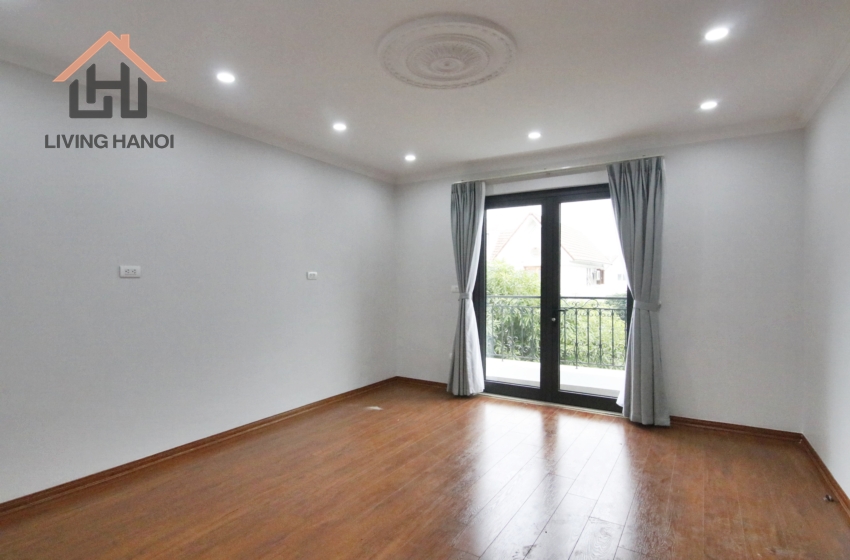 Nice and bright villa with lake view for rent in Vinhome Riverside, Hanoi Nice and bright villa with lake view for rent in Vinhome Riverside, Hanoi