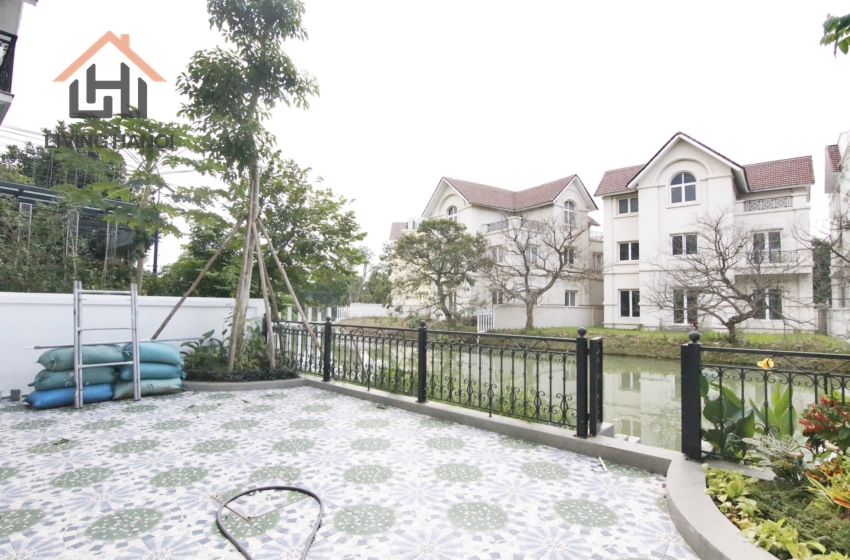 Nice and bright villa with lake view for rent in Vinhome Riverside, Hanoi Nice and bright villa with lake view for rent in Vinhome Riverside, Hanoi