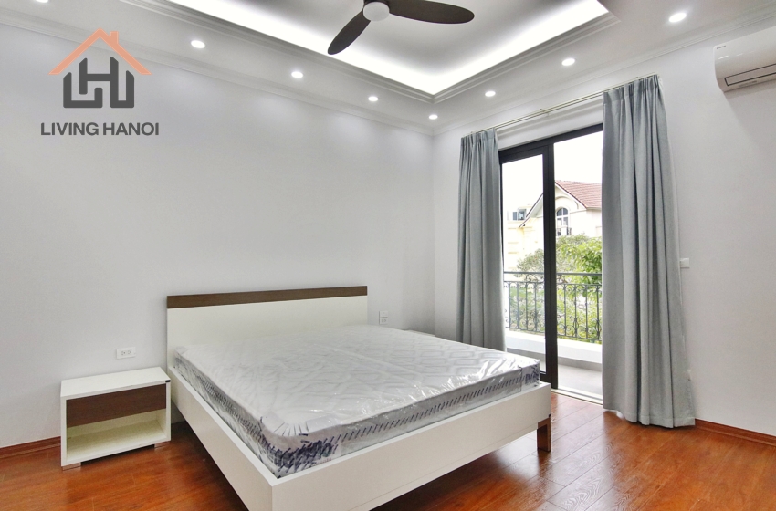 Nice and bright villa with lake view for rent in Vinhome Riverside, Hanoi Nice and bright villa with lake view for rent in Vinhome Riverside, Hanoi