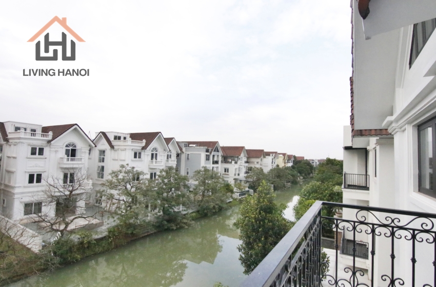Nice and bright villa with lake view for rent in Vinhome Riverside, Hanoi Nice and bright villa with lake view for rent in Vinhome Riverside, Hanoi