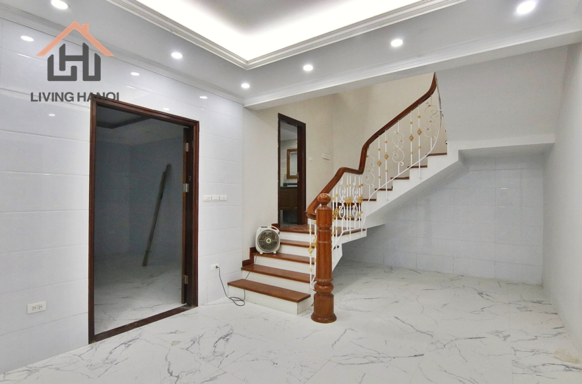 Nice and bright villa with lake view for rent in Vinhome Riverside, Hanoi Nice and bright villa with lake view for rent in Vinhome Riverside, Hanoi