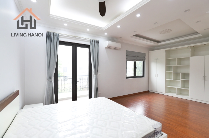 Nice and bright villa with lake view for rent in Vinhome Riverside, Hanoi Nice and bright villa with lake view for rent in Vinhome Riverside, Hanoi