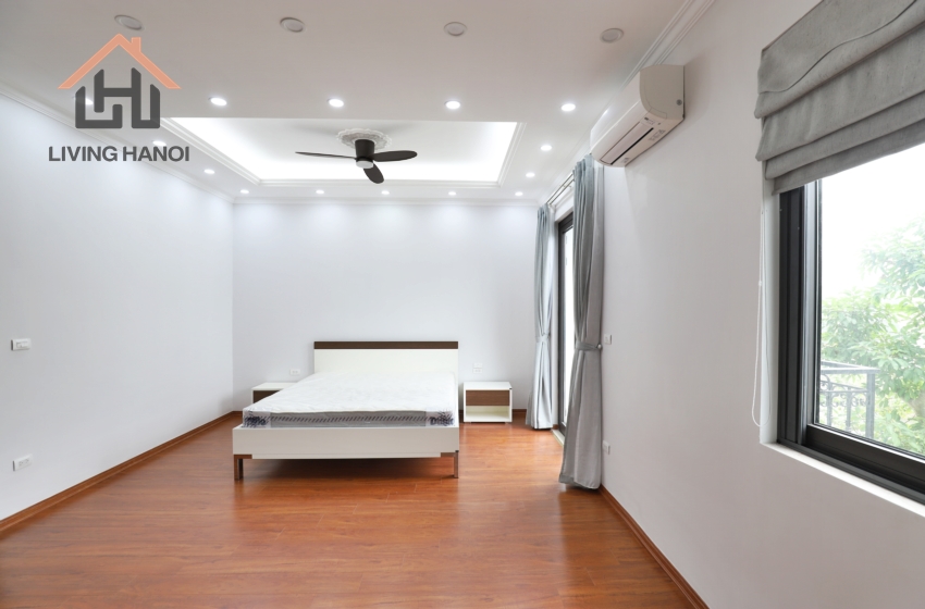 Nice and bright villa with lake view for rent in Vinhome Riverside, Hanoi Nice and bright villa with lake view for rent in Vinhome Riverside, Hanoi