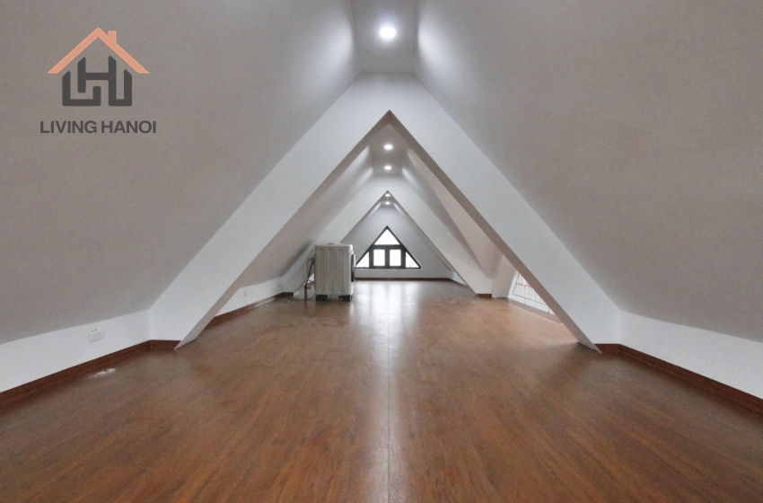 Nice and bright villa with lake view for rent in Vinhome Riverside, Hanoi Nice and bright villa with lake view for rent in Vinhome Riverside, Hanoi