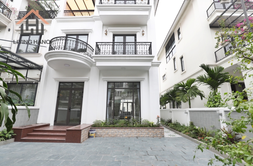 Nice and bright villa with lake view for rent in Vinhome Riverside, Hanoi Nice and bright villa with lake view for rent in Vinhome Riverside, Hanoi