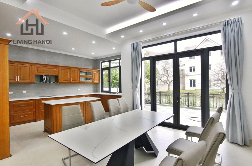 Nice and bright villa with lake view for rent in Vinhome Riverside, Hanoi Nice and bright villa with lake view for rent in Vinhome Riverside, Hanoi