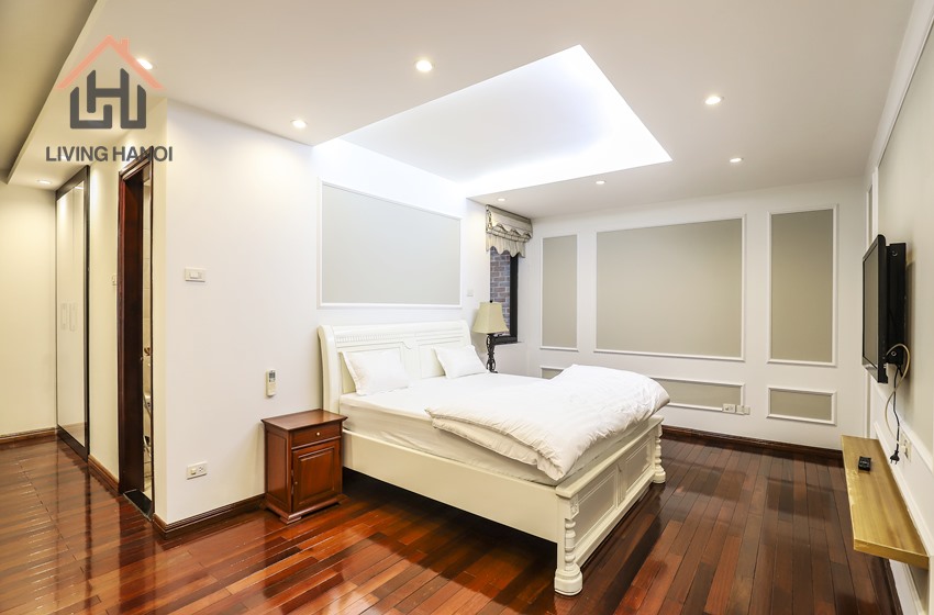 Renovated 3 bedroom apartment with Lake-view for rent in Tay Ho Renovated 3 bedroom apartment with Lake-view for rent in Tay Ho