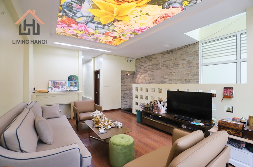 Renovated 5 bedroom apartment for rent in Tay Ho Renovated 5 bedroom apartment for rent in Tay Ho