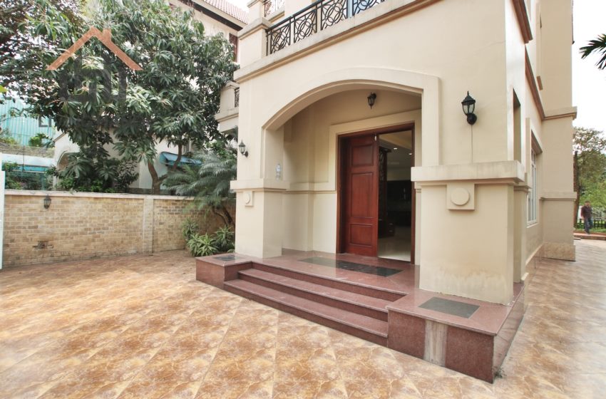 ROMANTIC Luxurious Villa for rent in Vinhomes Riverside, Long Bien ROMANTIC Luxurious Villa for rent in Vinhomes Riverside, Long Bien