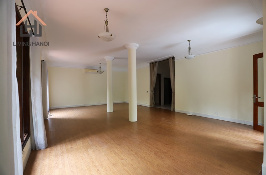Semi furnished villa with yard for rent in Tay Ho, Hanoi Semi furnished villa with yard for rent in Tay Ho, Hanoi