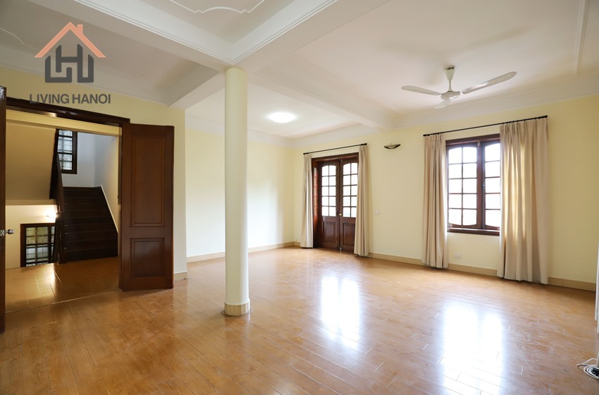 Semi furnished villa with yard for rent in Tay Ho, Hanoi Semi furnished villa with yard for rent in Tay Ho, Hanoi
